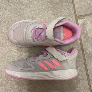 BRAND NEW Toddler 9 Adidas Sneakers 🤍💕